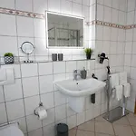 - Zentral, Stilvoll Und Ruhig Mit Balkon Und Boxspringbetten