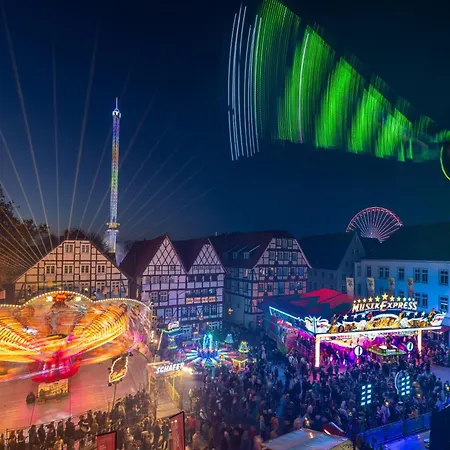 - Zentral, Stilvoll Und Ruhig Mit Balkon Und Boxspringbetten Lägenhet *