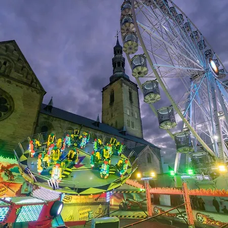 - Zentral, Stilvoll Und Ruhig Mit Balkon Und Boxspringbetten Lägenhet