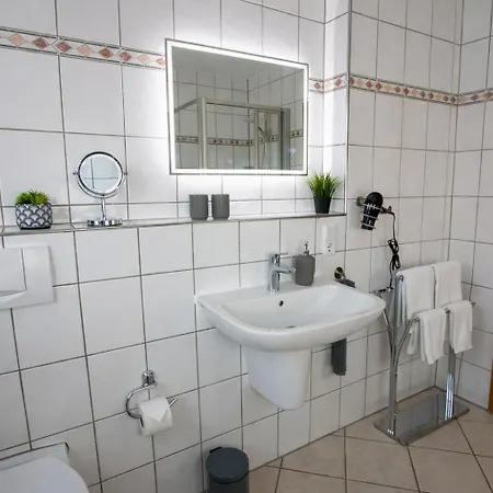 - Zentral, Stilvoll Und Ruhig Mit Balkon Und Boxspringbetten