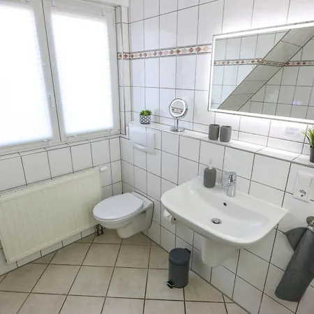 - Zentral, Stilvoll Und Ruhig Mit Balkon Und Boxspringbetten