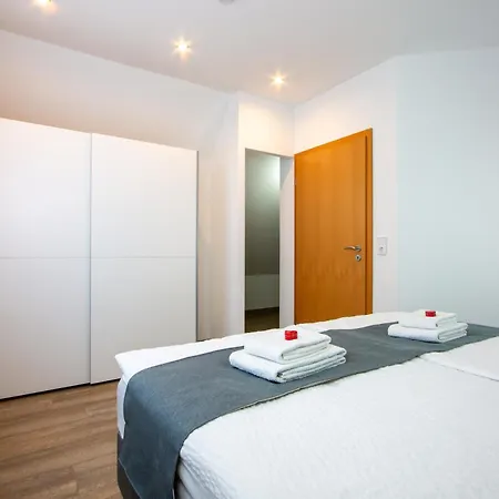 - Zentral, Stilvoll Und Ruhig Mit Balkon Und Boxspringbetten Apartmán
