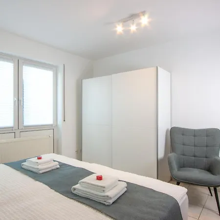 - Zentral, Stilvoll Und Ruhig Mit Balkon Und Boxspringbetten Lejlighed