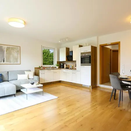 - Zentral, Stilvoll Und Ruhig Mit Balkon Und Boxspringbetten
