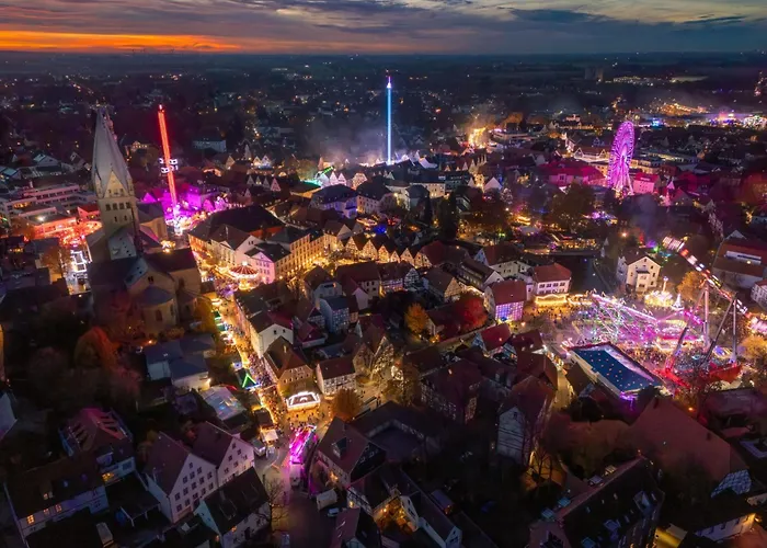 - Zentral, Stilvoll Und Ruhig Mit Balkon Und Boxspringbetten Lägenhet