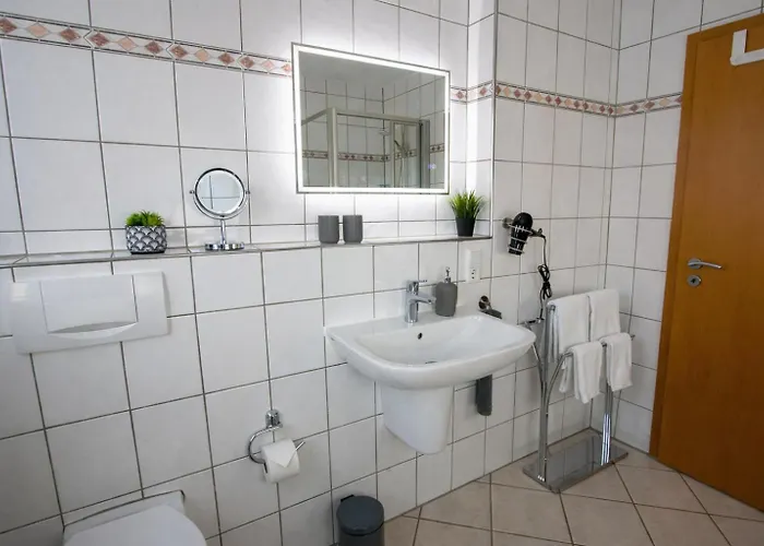 - Zentral, Stilvoll Und Ruhig Mit Balkon Und Boxspringbetten