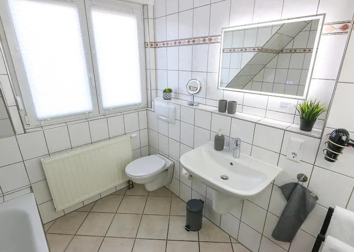 - Zentral, Stilvoll Und Ruhig Mit Balkon Und Boxspringbetten